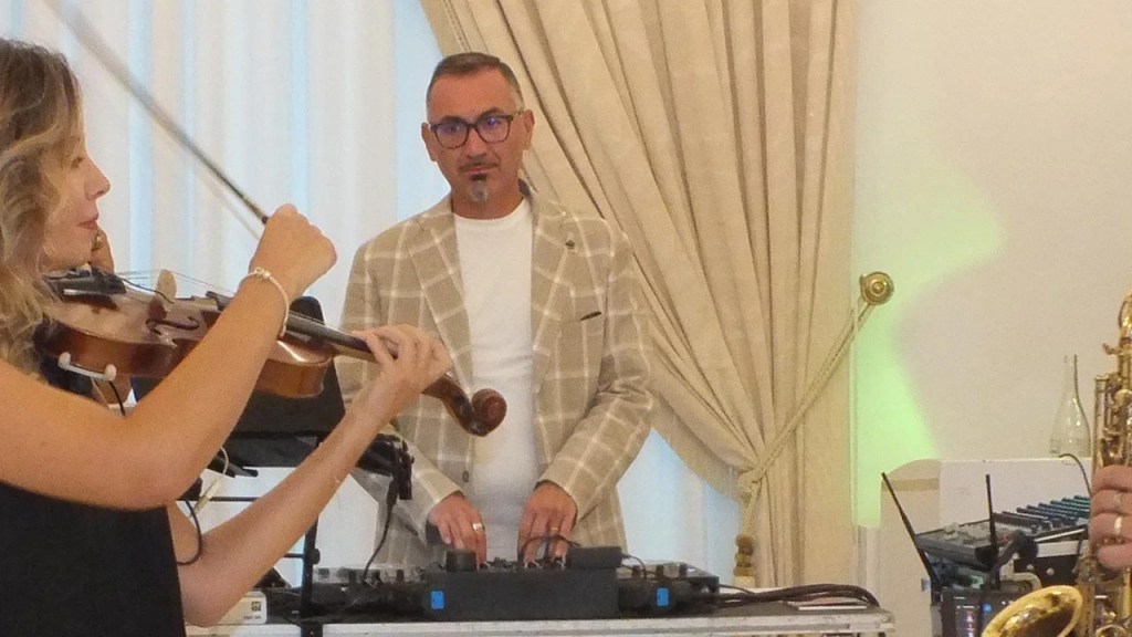 Differenza tra dj e band live